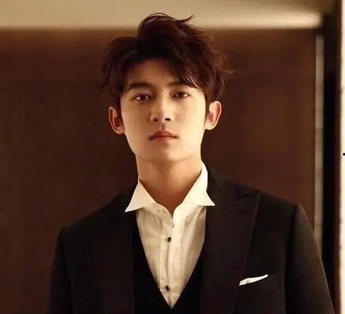 演员成毅最新爆料图片视频,揭秘幕后故事，精彩瞬间尽收眼底